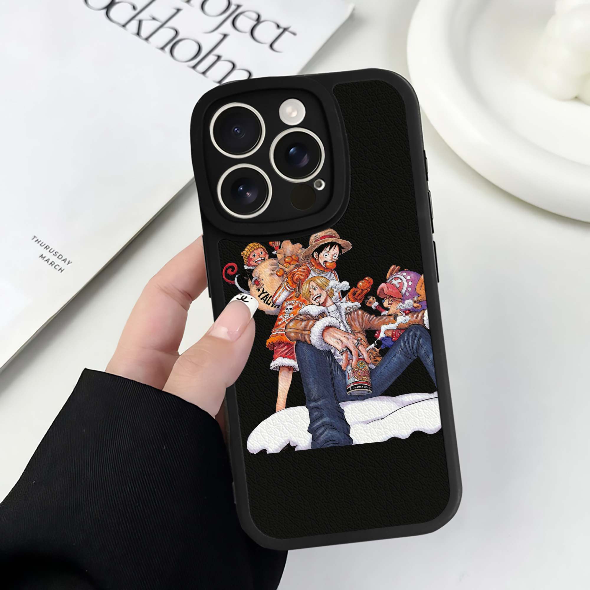 （画像用） ワンピース サンジ ONE PIECE Sanji 【iPhone 16シリーズ対応】シリコンスマホケース（レザー調） 材質：シリコン